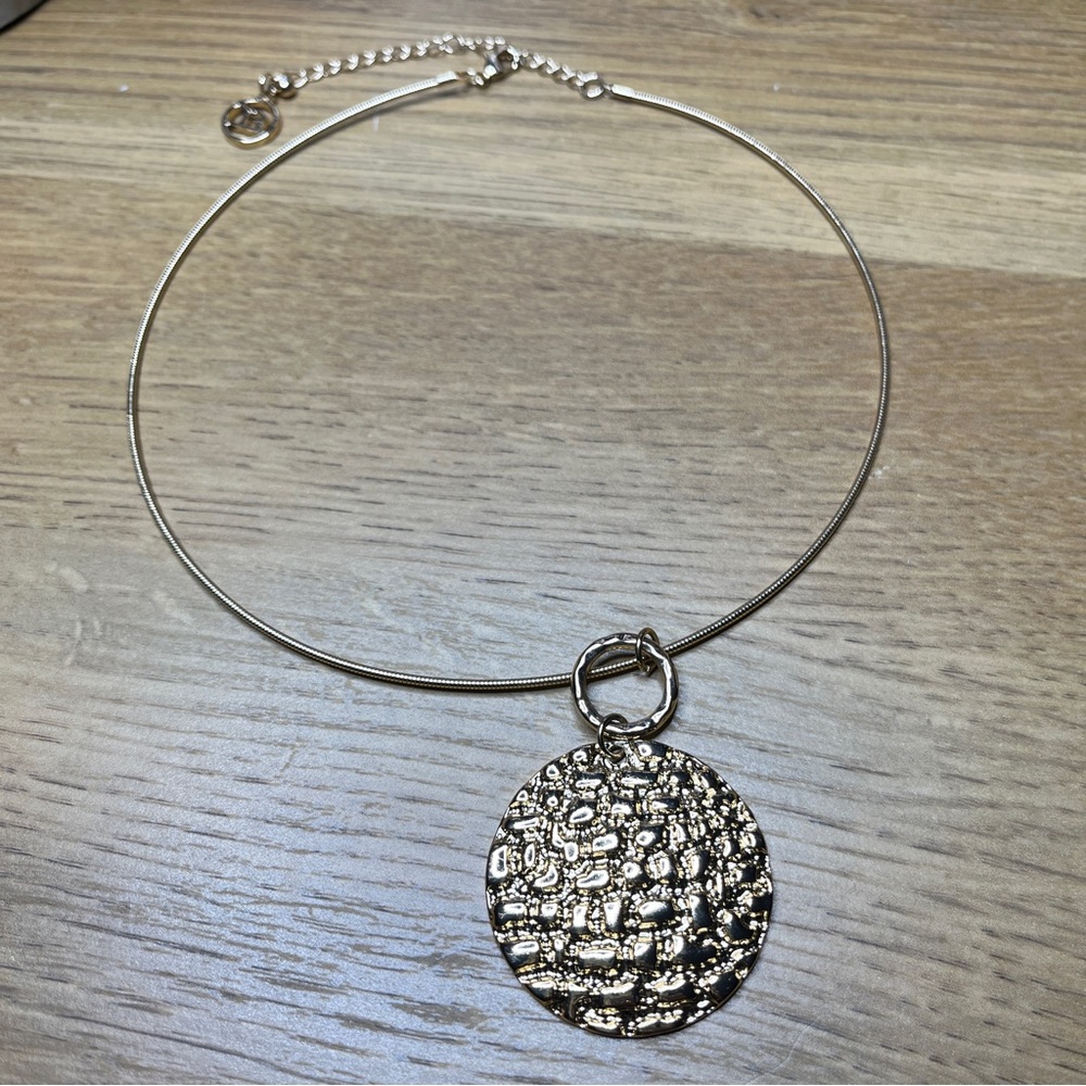Elegant Gold Hammered Pendant Structured Necklace Like New